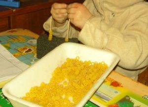 10 игри с зърнени храни - как да вземете дете в кухнята19