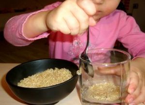 10 игри с зърнени храни - как да вземете дете в кухнята2