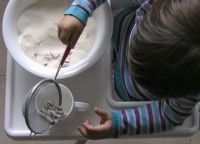 10 игара са житарицама - како узети дете у кухињи5