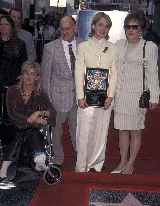Шэрон Стоун со своими родителями и сестрой в 1995 году