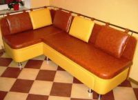 Wąska sofa w kuchni9