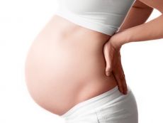 Obrzęk dolnej części pleców podczas ciąży w drugim trymestrze ciąży