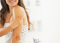 zakaj akne na hrbtu pri ženskah