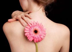 kako zdraviti akne na hrbtu
