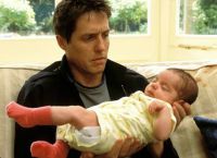 Hugh Grant s dítětem