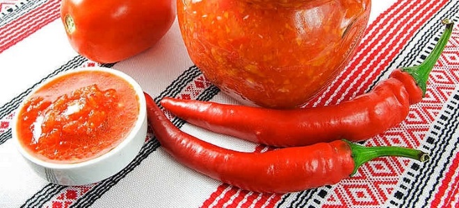 Recept za vroči paradižnik adzhika