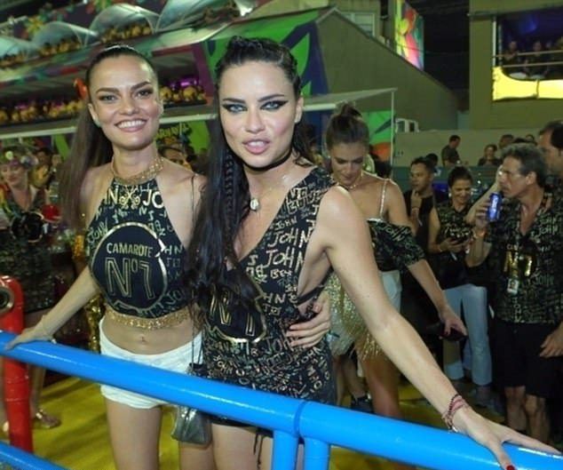 Адриана Лима и другие модели на карнавале в Рио
