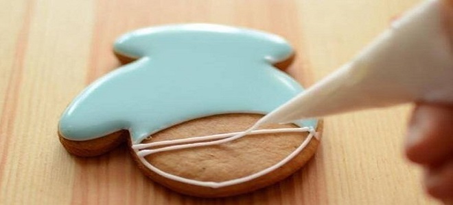 Боядисване на сладкарски бисквитки чрез aysing