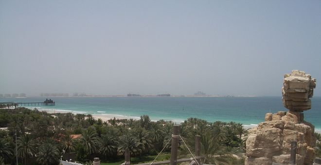 Вид на Персидский залив со стороны острова Аль-Шарьях