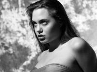 Angelina Jolie u mladosti7