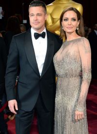 Благодаря поддержке супруга Анджелина Джоли по прежнему чувствует себя женственн