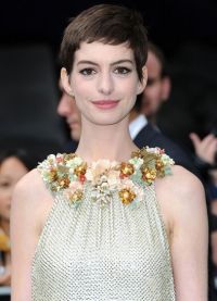 Anne Hathaway styl 2