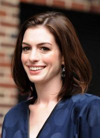 Anne Hathaway's Style 9