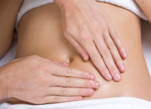 kako narediti anti-celulitno masažo trebuha 2