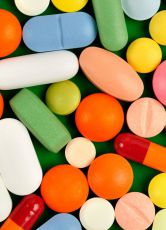 Tablete iz vnetnega grla z antibiotikom