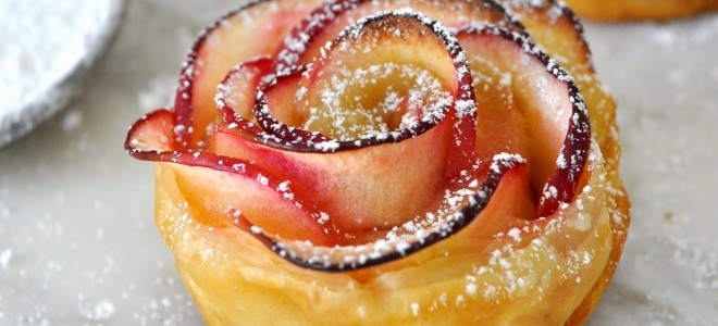 jabolka, pečena v lisnatih roženih testeninah