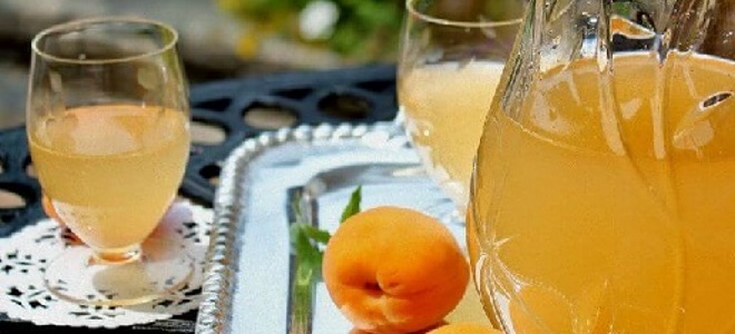 Likér z meruňkových jader doma