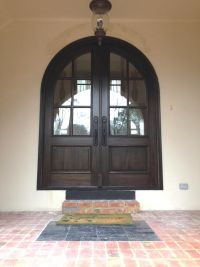 Klenuté přední dveře pro venkovský dům 1