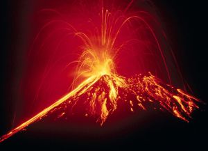 Ночное извержение вулкана