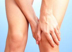признаци на артрит на коляното