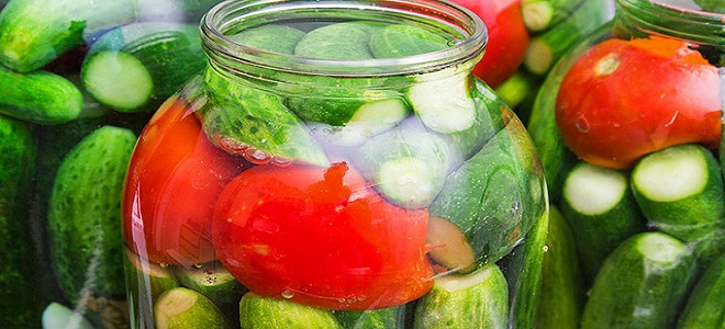 Рецепта за солен асортиран домат и краставица