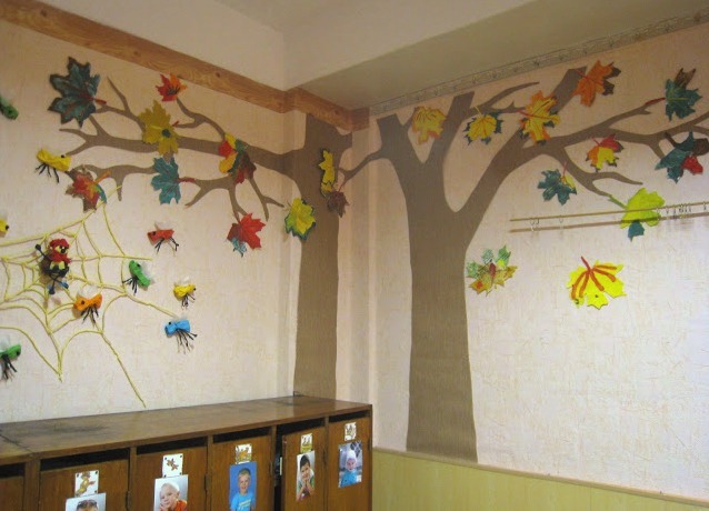 jesienna dekoracja szatni w przedszkolu