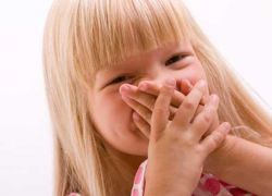 Защо детето има неприятна миризма от устата си?