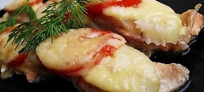Ружичасти лосос печен с сиром