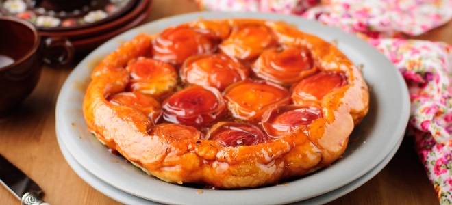 Tarte Tatin z marelicami