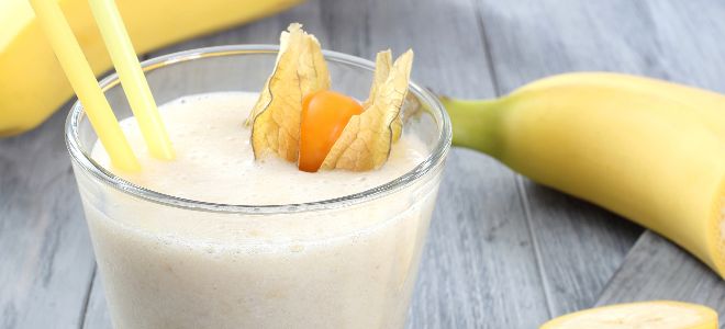 Коктел јогурта са бананом
