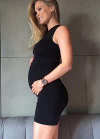 Рафаэли регулярно делилась с фолловерами своими беременными снимками