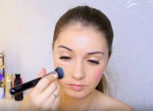 jak udělat krásný večerní make - up 1