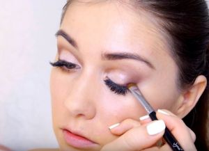 jak udělat krásný večerní make - up 9