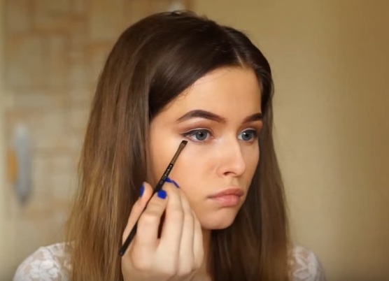 jak udělat krásný make-up doma 13