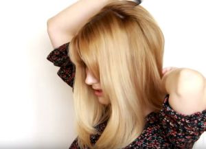 как да направите красив стил за средна коса 3