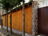 krásné dřevěné ploty kolem domu 2