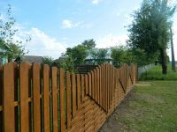 krásné dřevěné ploty kolem domu 7
