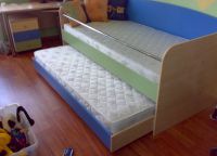 Łóżko z rozsuwanym łóżkiem -1