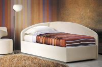 Łóżko z tapicerowanym tyłem21