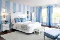 niebieska tapeta w sypialni3