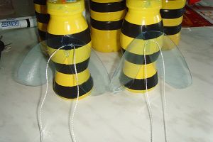 Plastikowe butelki pszczół12