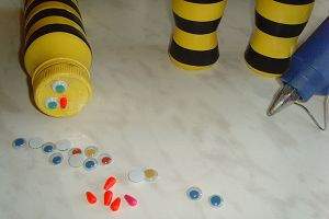 Plastikowe butelki pszczół9