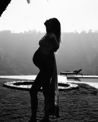 Бехати Принслу на девятом месяце беременности