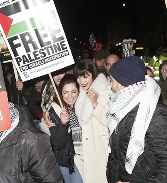Белла на митинге в защиту Палестины