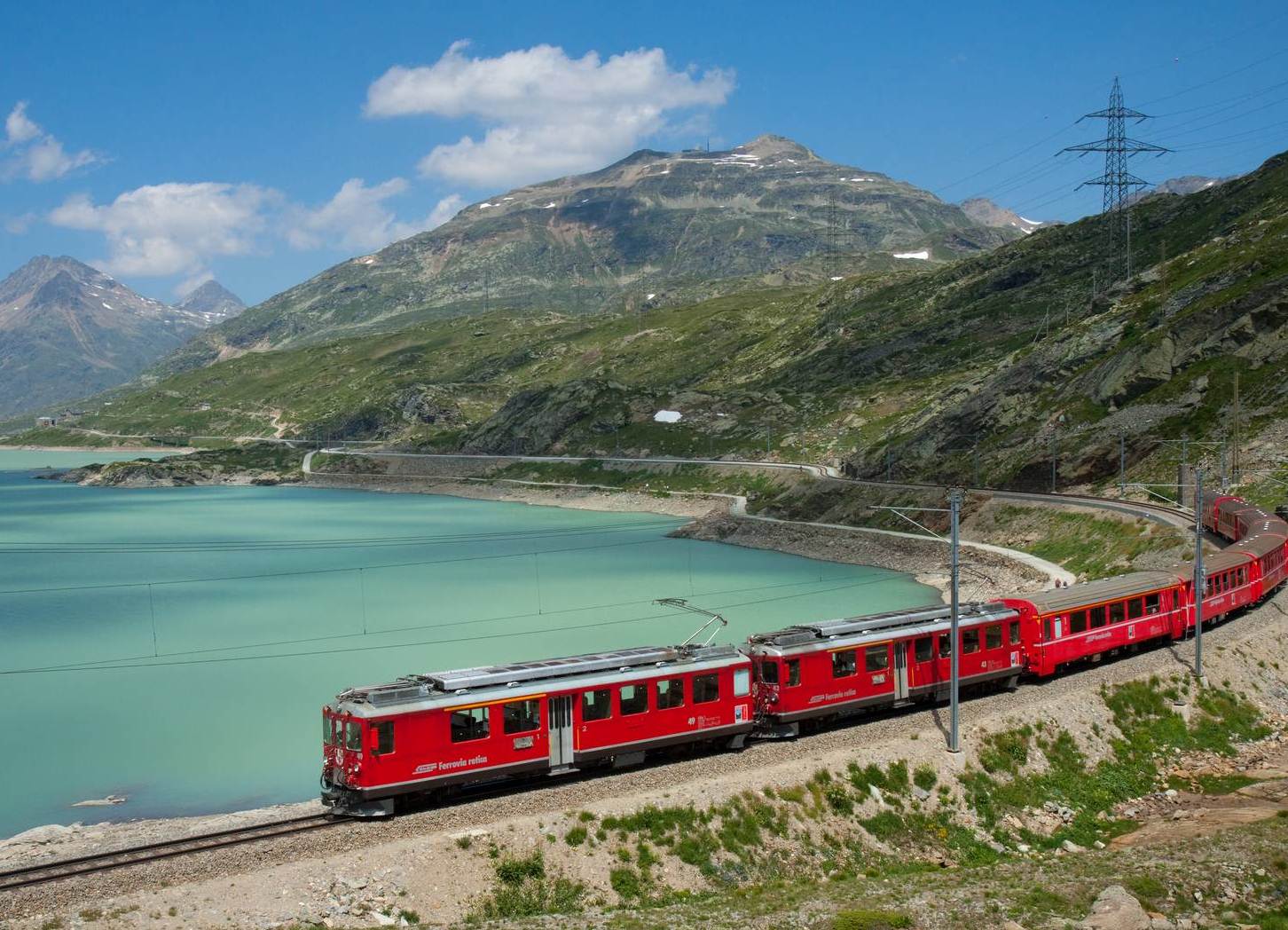 Купить тур на поезде. Bernina Express. Экспресс Швейцария Италия. Поезд Италия Швейцария. Лаго Бьянко железная дорога.