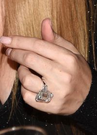 Помолвочное кольцо стоимостью в 10 млн. долларов Кэри оставит себе