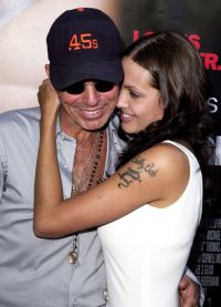 У Анджелины Джоли раньше была татуировка с именем бывшего мужа