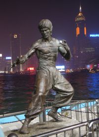 Памятник Брюсу Ли в Гонконге