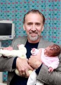 Николас Кейдж с новорожденными внуками