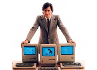 Стив Джобс и компьютерные творения Macintosh компании Apple